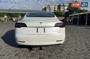 Седан Tesla Model 3 2021 в 
