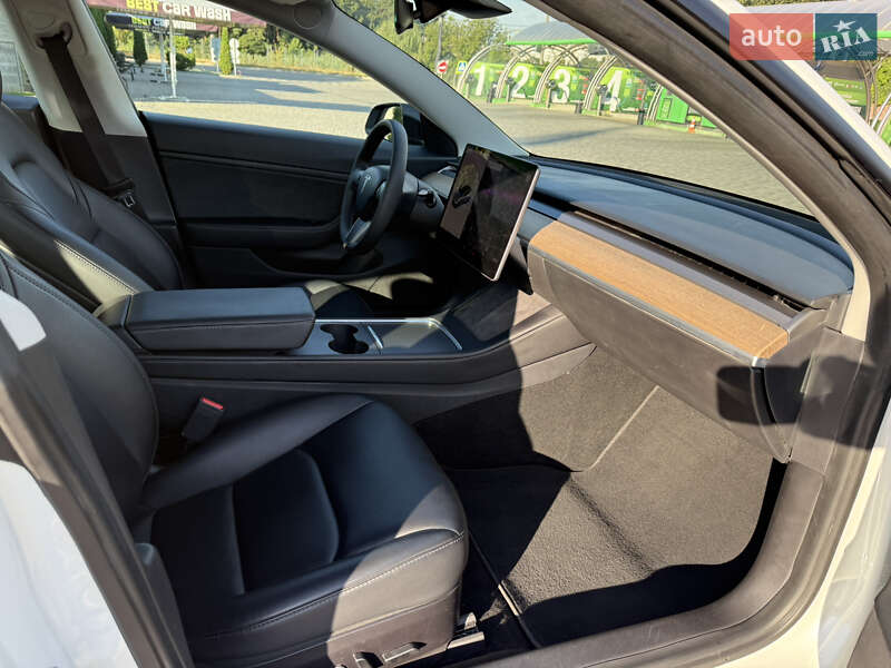Седан Tesla Model 3 2021 в Кропивницькому