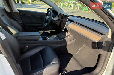 Седан Tesla Model 3 2021 в 