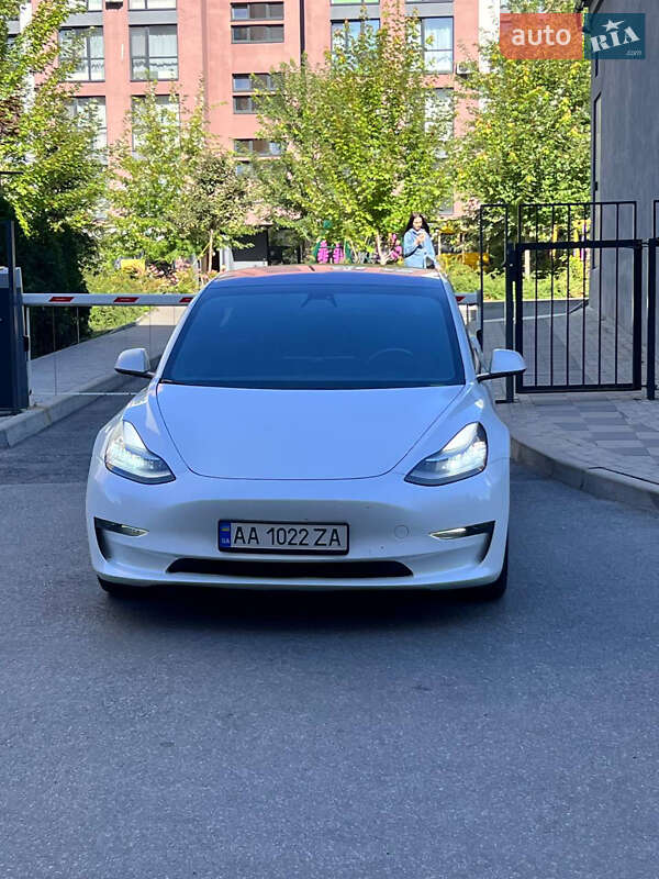 Седан Tesla Model 3 2018 в Києві