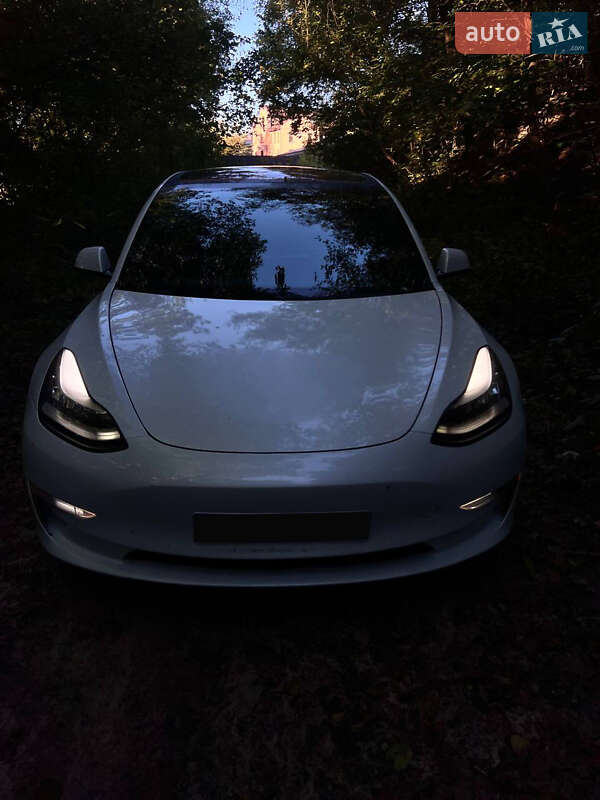 Седан Tesla Model 3 2018 в Києві