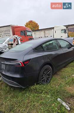 Седан Tesla Model 3 2024 в 