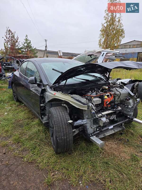 Седан Tesla Model 3 2024 в 