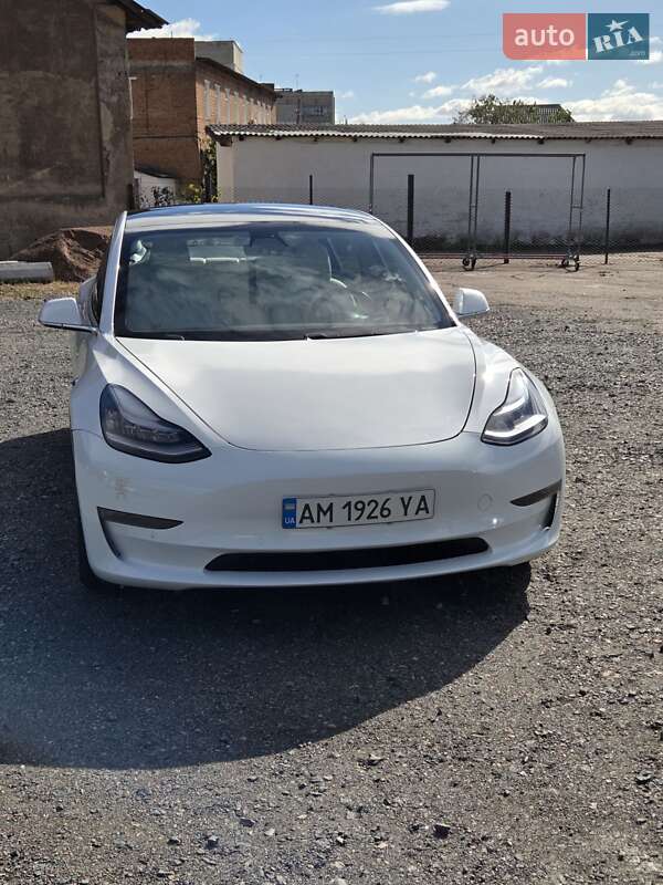 Седан Tesla Model 3 2020 в Коростені
