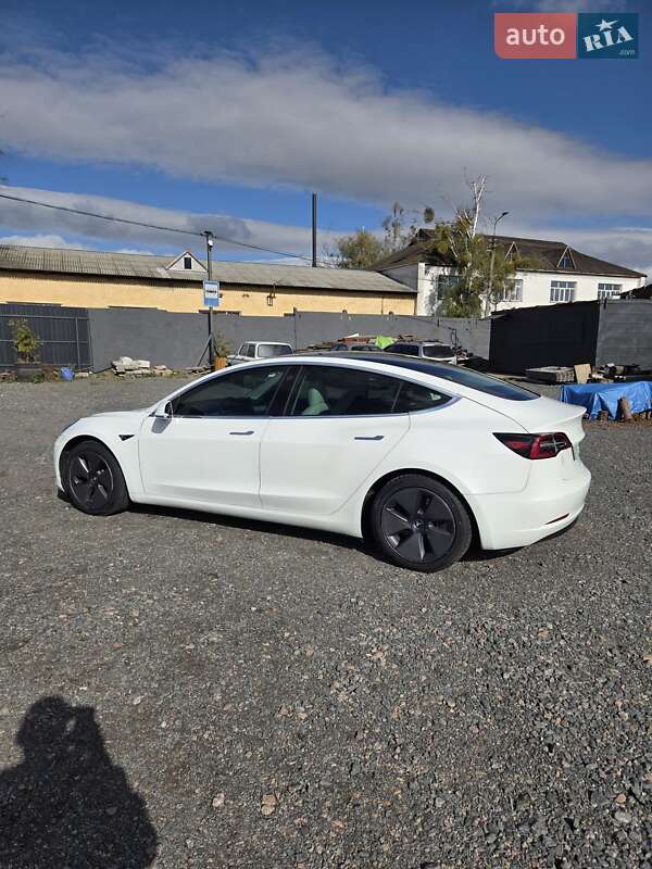 Седан Tesla Model 3 2020 в Коростені