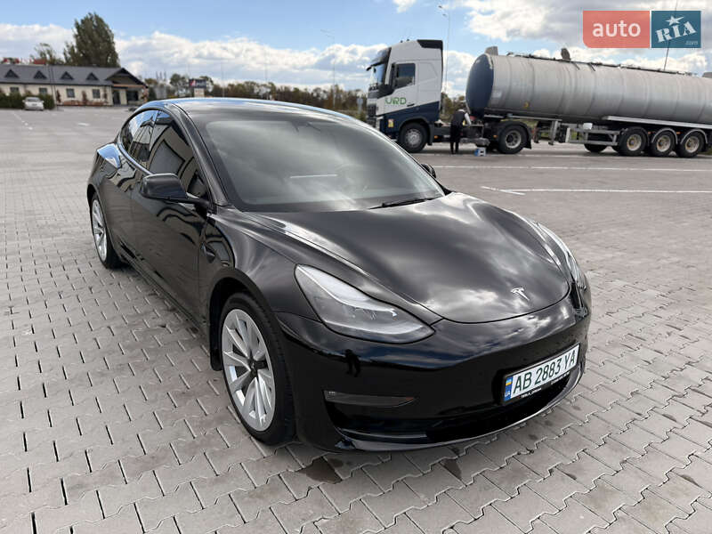 Седан Tesla Model 3 2022 в Виннице