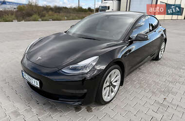 Седан Tesla Model 3 2022 в 