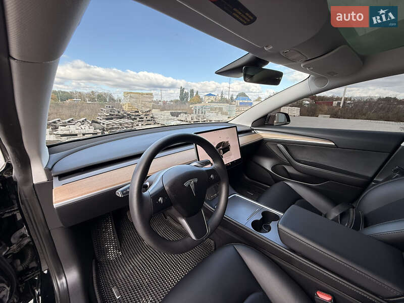 Седан Tesla Model 3 2022 в Виннице