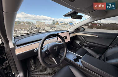 Седан Tesla Model 3 2022 в 