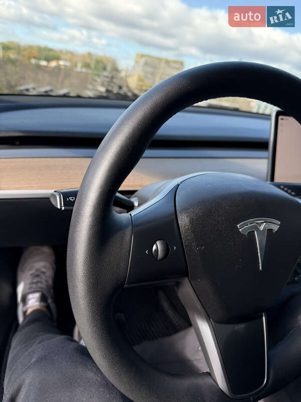 Седан Tesla Model 3 2022 в Виннице