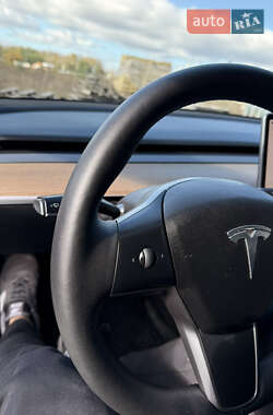 Седан Tesla Model 3 2022 в 