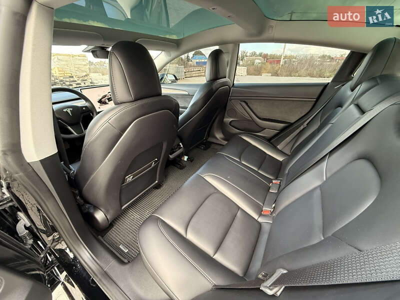 Седан Tesla Model 3 2022 в Виннице