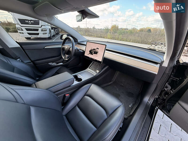 Седан Tesla Model 3 2022 в Виннице