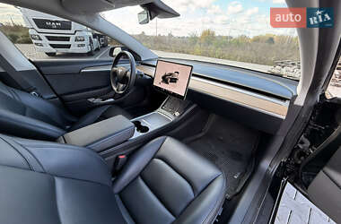 Седан Tesla Model 3 2022 в 
