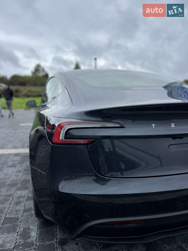 Седан Tesla Model 3 2024 в Львові