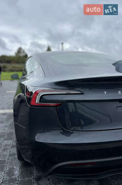 Седан Tesla Model 3 2024 в 