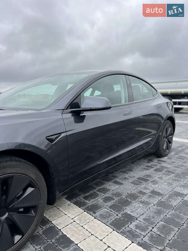 Седан Tesla Model 3 2024 в Львові