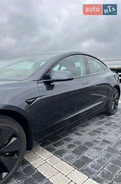 Седан Tesla Model 3 2024 в 