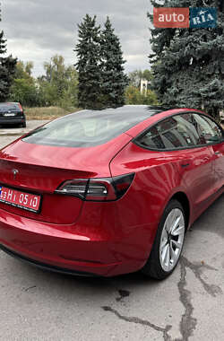 Седан Tesla Model 3 2022 в 