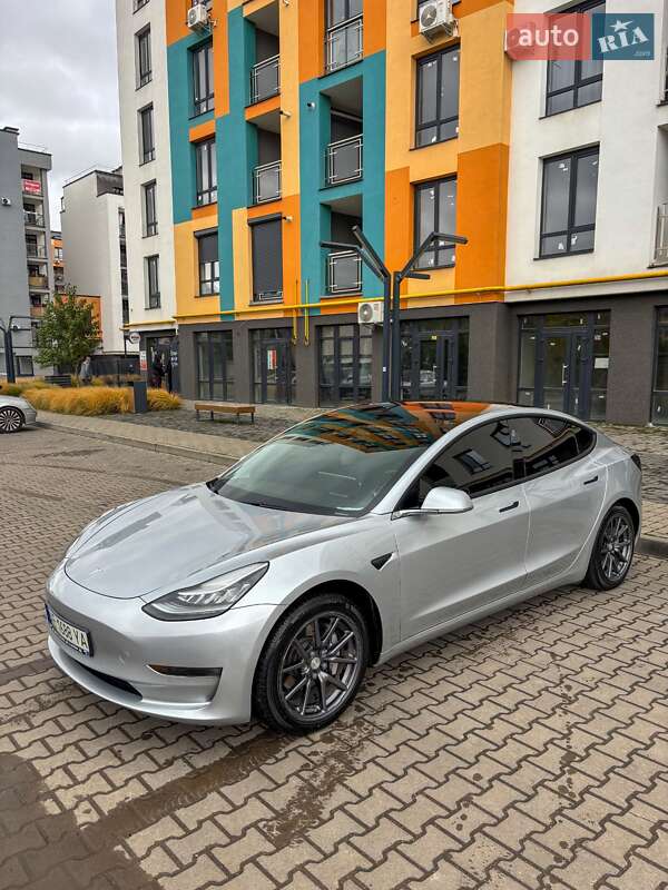 Седан Tesla Model 3 2017 в Ивано-Франковске