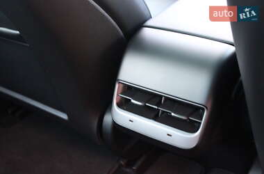 Седан Tesla Model 3 2023 в Днепре