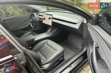 Седан Tesla Model 3 2024 в 