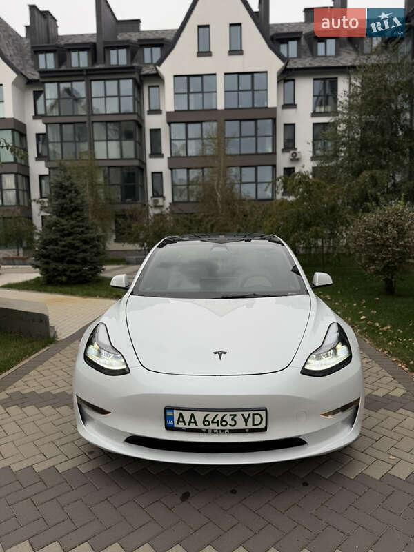 Седан Tesla Model 3 2023 в Києві