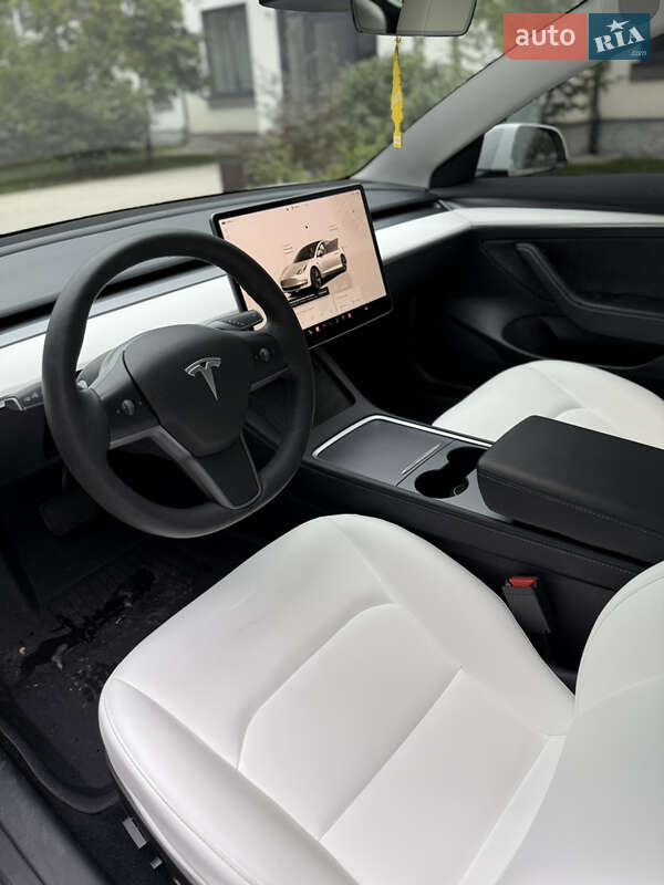 Седан Tesla Model 3 2023 в Києві