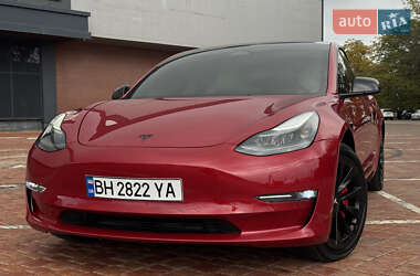 Седан Tesla Model 3 2022 в 