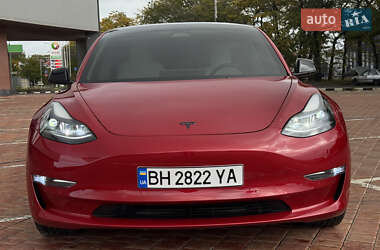 Седан Tesla Model 3 2022 в 