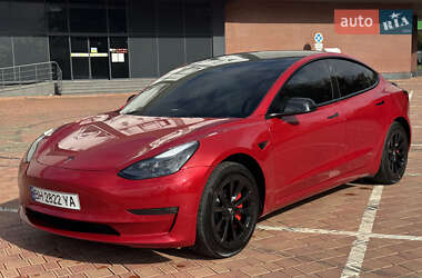 Седан Tesla Model 3 2022 в 