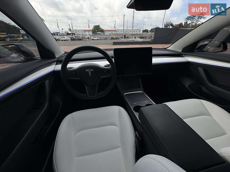 Седан Tesla Model 3 2022 в Одессе