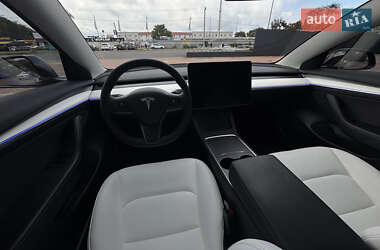 Седан Tesla Model 3 2022 в 