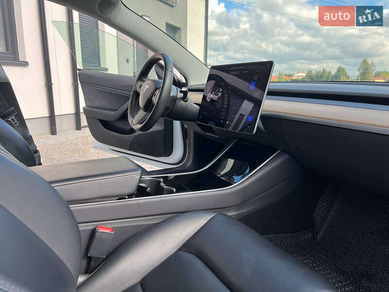 Седан Tesla Model 3 2019 в Шегинях