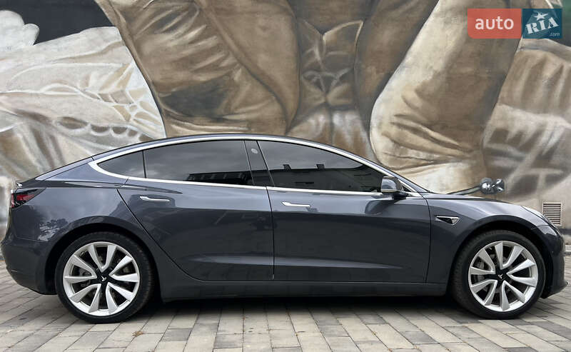 Седан Tesla Model 3 2018 в 