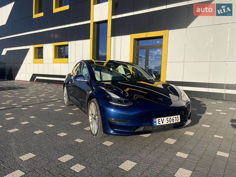 Седан Tesla Model 3 2019 в Тернополе