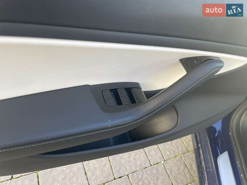 Седан Tesla Model 3 2019 в Тернополе