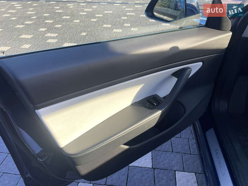 Седан Tesla Model 3 2019 в Тернополе