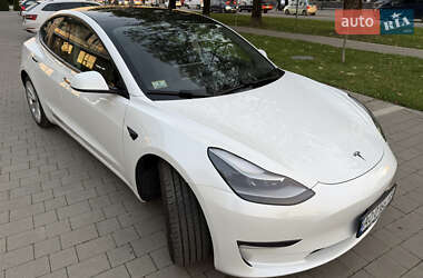 Седан Tesla Model 3 2021 в 