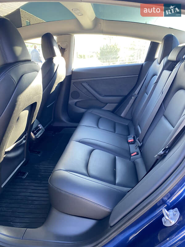 Седан Tesla Model 3 2023 в Хмельницком