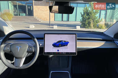 Седан Tesla Model 3 2023 в 