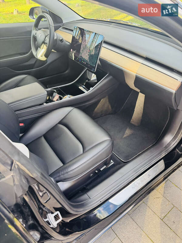 Седан Tesla Model 3 2019 в Житомире