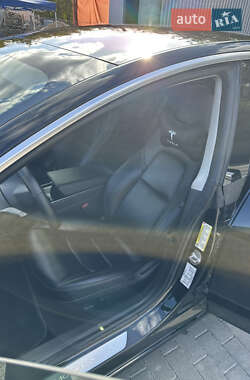 Седан Tesla Model 3 2019 в 