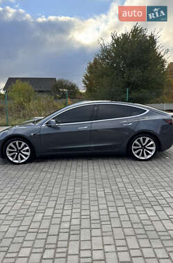 Седан Tesla Model 3 2019 в Копычинце