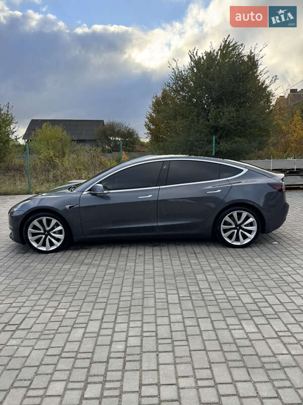 Седан Tesla Model 3 2019 в Копичинці