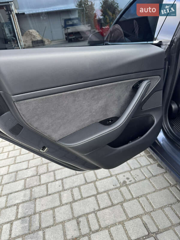 Седан Tesla Model 3 2019 в Копичинці