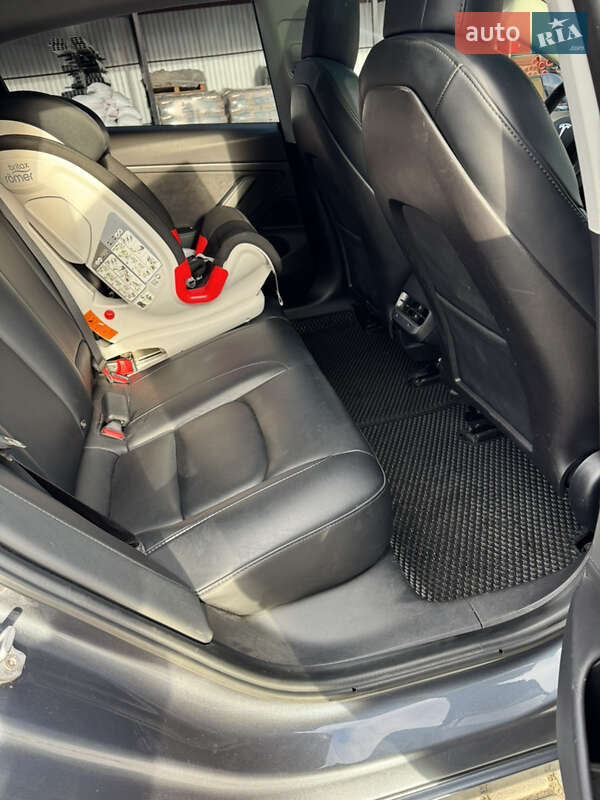 Седан Tesla Model 3 2019 в Копичинці