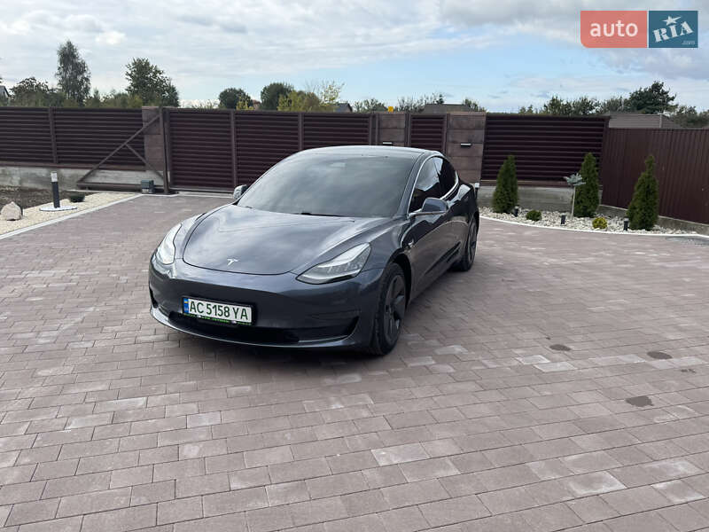 Седан Tesla Model 3 2020 в Львове