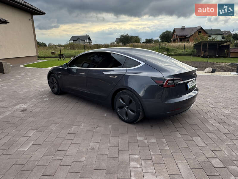 Седан Tesla Model 3 2020 в Львове