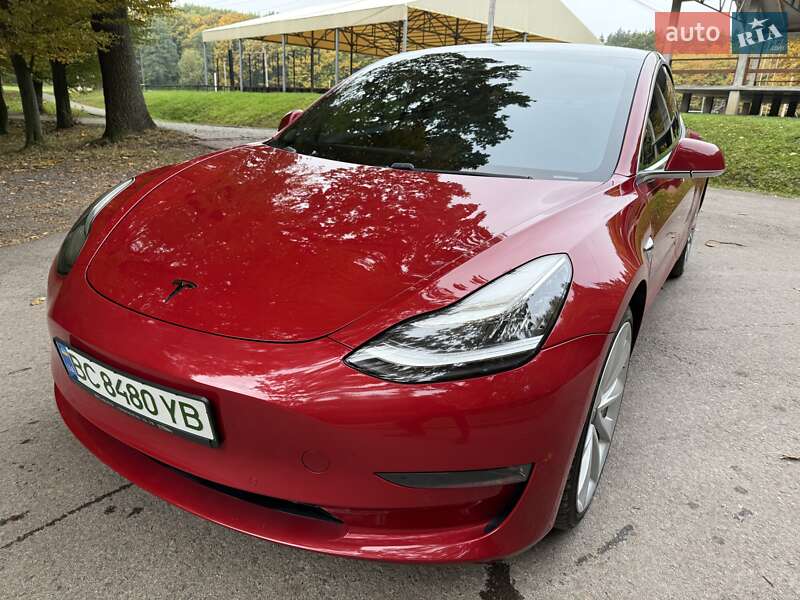 Седан Tesla Model 3 2019 в Львові